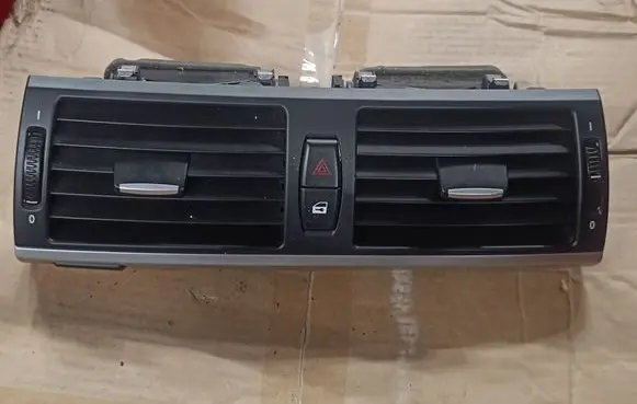 BMW X5 E70 Dash center air vent grill 716180104 7161801