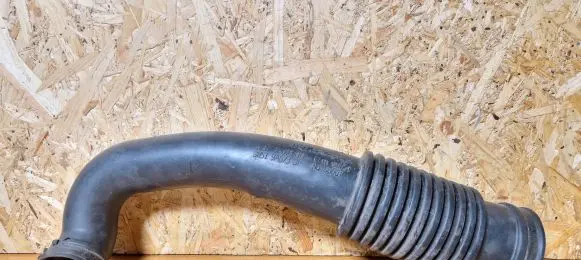 Ford Focus Air intake hose/pipe 4m519a673
