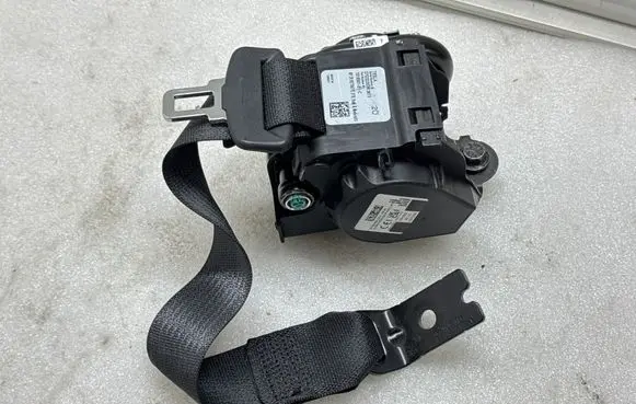 Rear seatbelt