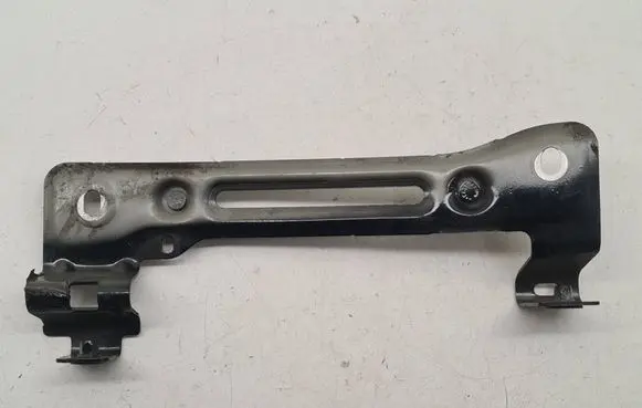 Audi Q7 4M Fender mounting bracket 4M0821432
