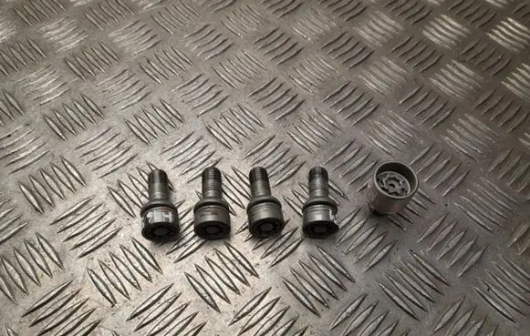 Volkswagen ID.4 Anti-theft wheel nuts and lock 805