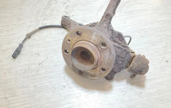 Opel Vivaro Front wheel hub