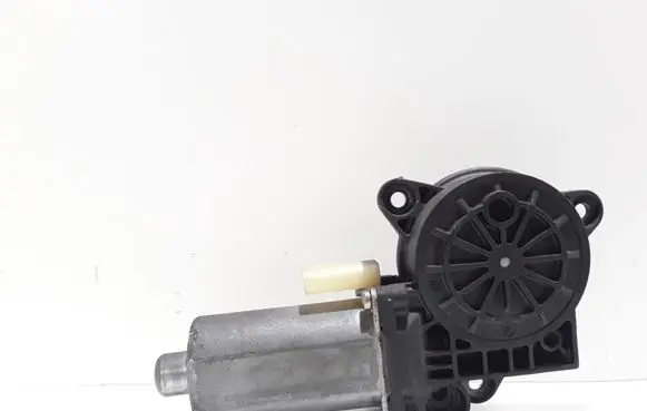 Ford Fiesta Front door window regulator motor 0130821938