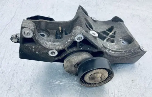 Opel Insignia A Generator/alternator bracket 55562869 532274354