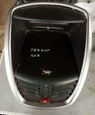 Peugeot 207 Dash center air vent grill 9650068177