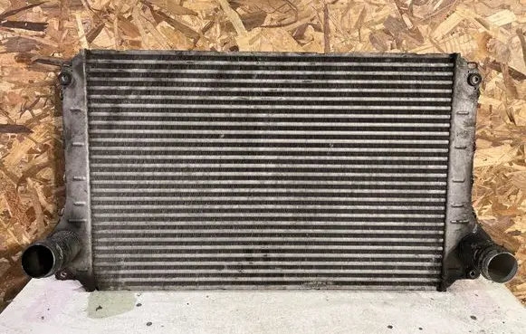 Toyota Avensis T250 Intercooler air channel guide JD127100