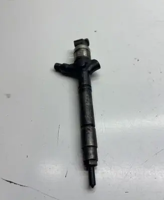Toyota Avensis T250 Fuel injector 236700R050