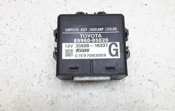 Toyota Avensis T250 Light module LCM 8996005020