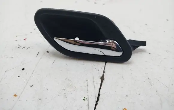 BMW 5 E39 Front door interior handle 8226050