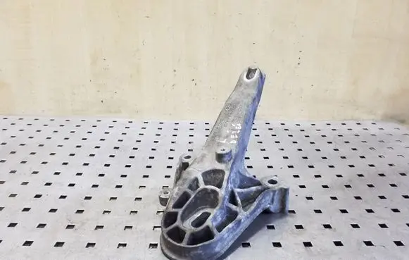 Gearbox mounting bracket