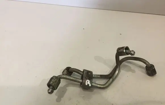 Toyota Avensis T270 Fuel injector supply line/pipe 