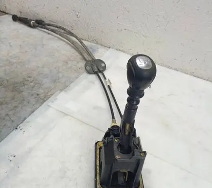 Ford Focus Gear shifter/selector XS7R7E395AA XS7R7K387AB