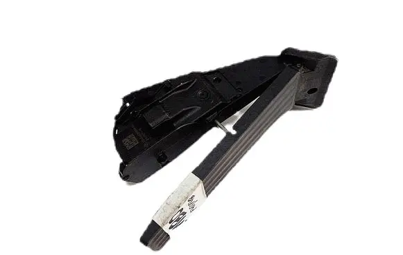 Accelerator throttle pedal