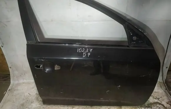 KIA Ceed Front door juodos