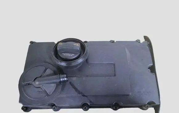 Volkswagen Touran I Rocker cam cover 03G103475