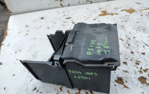 Ford Focus Battery bracket 