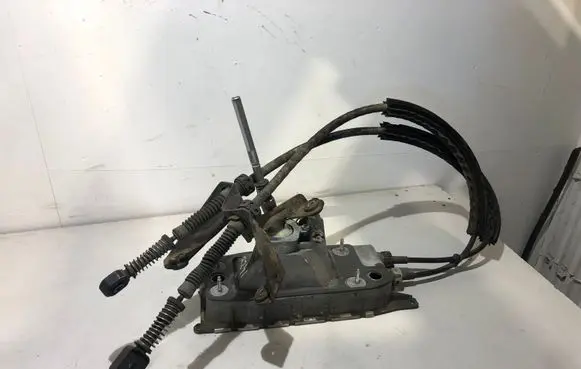 Volkswagen PASSAT B6 Gear shifter/selector 1K0711061A