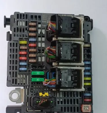 Peugeot 308 BSM Control unit 9810296380 BSMZ0501 Z05