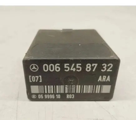 Mercedes-Benz 190 W201 Fuel pump relay 0065458732 A0065458732