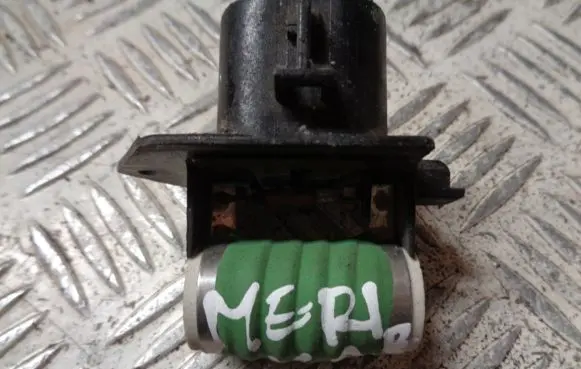 Opel Meriva B Coolant fan relay 55702180