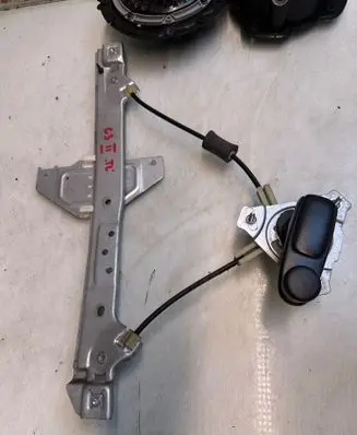 Citroen C3 Front door manual window regulator 213