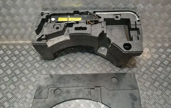 Volkswagen PASSAT B6 Tool set 
