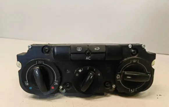 Volkswagen Touran I Climate control unit