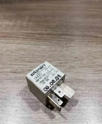 Audi Q7 4L Other relay 8d0951253 370 White