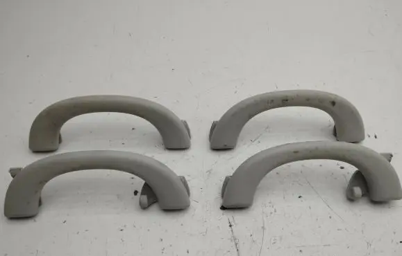 Mercedes-Benz E W211 A set of handles for the ceiling A2118100151