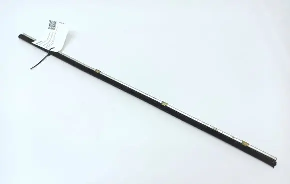 Mercedes-Benz COMPAKT W115 Rubber seal front door window/glass 