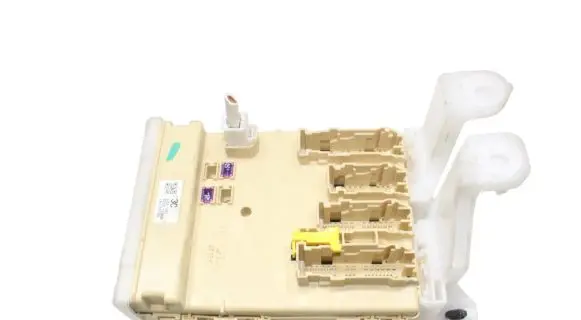 Toyota Auris E180 Fuse box set 8273012X80A 63583367
