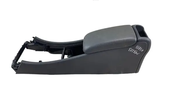 Mercedes-Benz C W203 Armrest E037611021 K4816