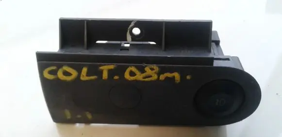 Mitsubishi Colt Fog light switch 8G02