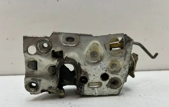 Chevrolet Tahoe Front door lock