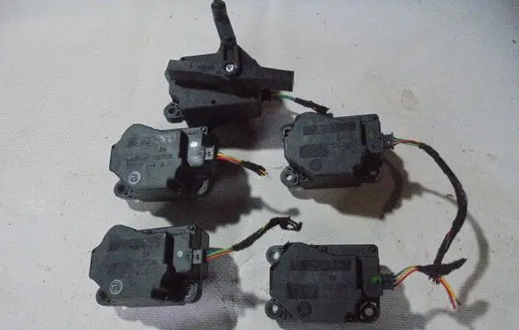 Volvo XC60 A/C air flow flap actuator/motor 6G9N-19E616