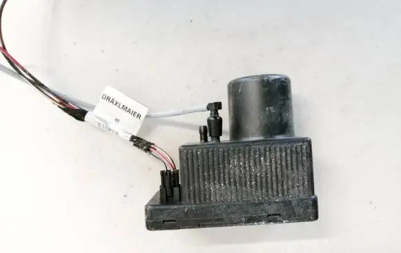 Mercedes-Benz C W203 Vacuum pump 2038000048 0132006365