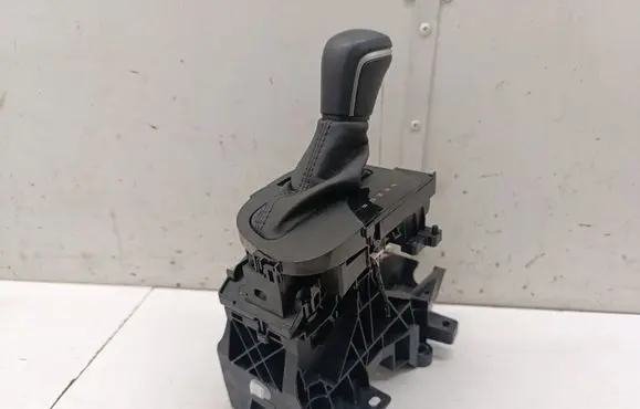 Toyota Yaris XP210 Gear selector 75G591