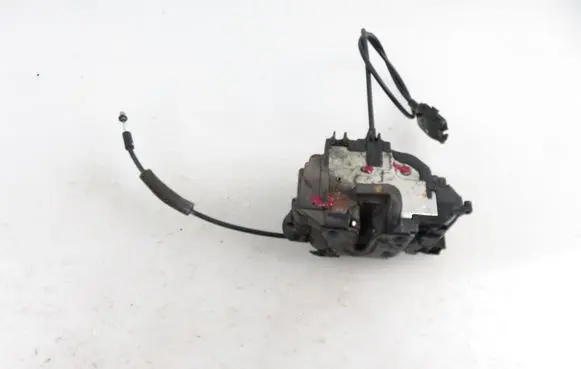 Renault Clio III Front door lock 