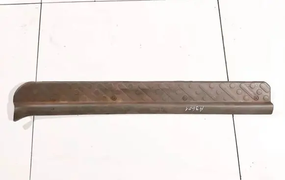 Ford Maverick Front sill trim cover 769510f000