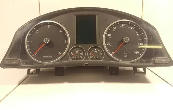 Volkswagen Tiguan Speedometer (instrument cluster) 5n0920970d