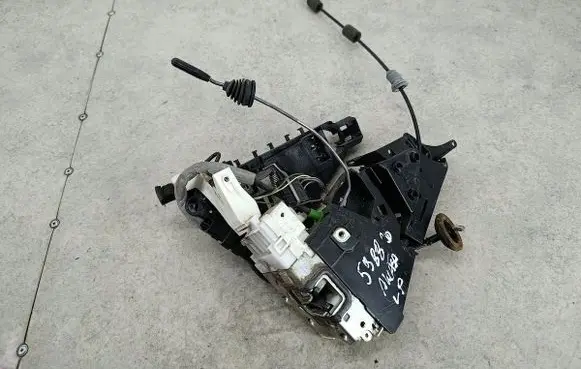 Mercedes-Benz A W169 Front door lock 