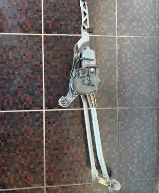 Front wiper linkage
