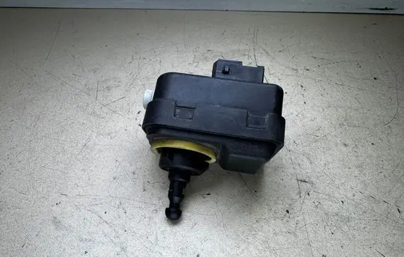 Toyota RAV 4 (XA30) Headlight level adjustment motor 89036766