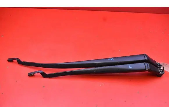 Toyota Auris 150 Front wiper blade arm 