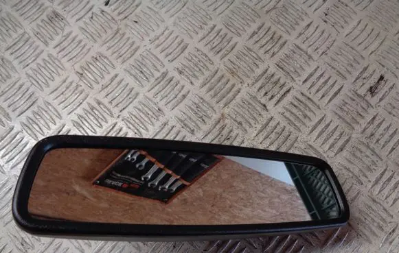 Rear view mirror (interior)