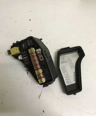 Volvo S70 V70 V70 XC Fuse box set 9162084 9128576
