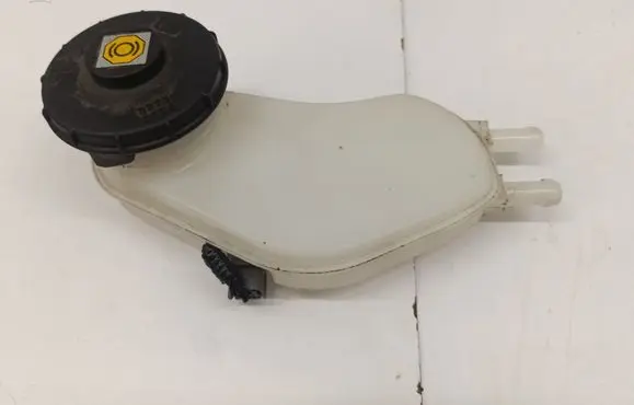 Honda Jazz IV GR Brake fluid reservoir 