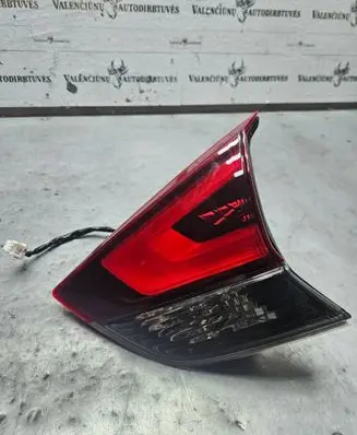Tailgate rear/tail lights
