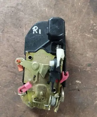 Dodge Durango I Front door lock