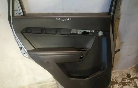 Chevrolet Captiva Rear door card panel trim